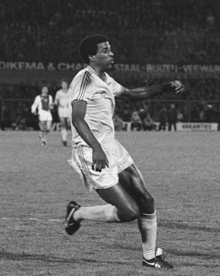 Viv ANDERSON