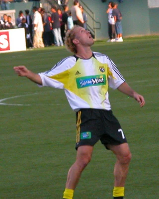 Simon ELLIOTT