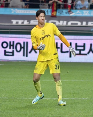 LEE Bumyoung