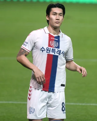 LEE Yong